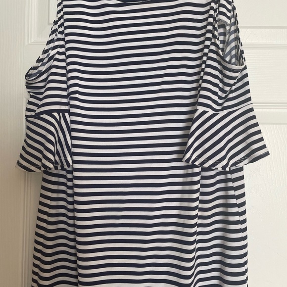 Black & white striped cold shoulder dress with bell sleeve - Picture 2 of 4